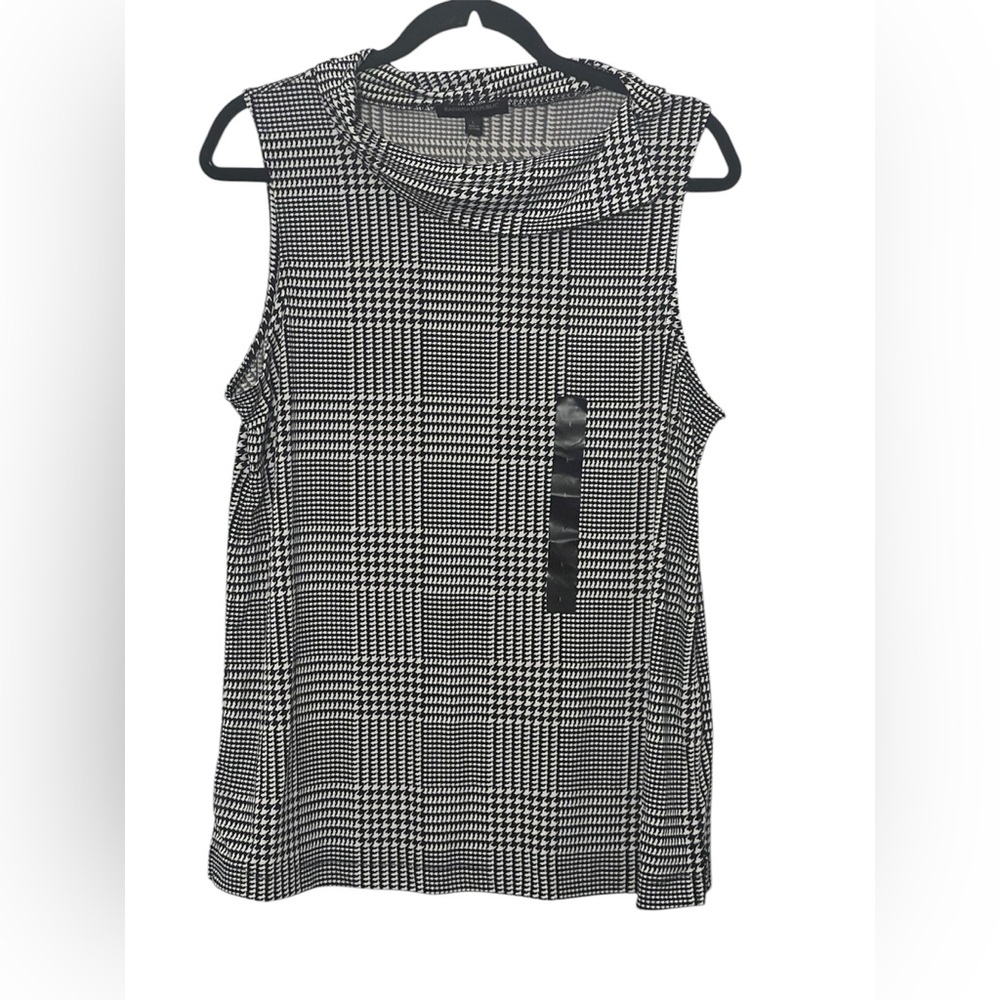 NWT Banana Republic Sleeveless Black and White Blouse with Folded Collar Size L